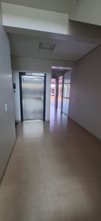 elevador e sa�da para as garagens.