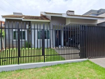 CASA DE 93M, 2 QUARTOS SENDO UMA SUTE NO JARDIM KENNEDY.