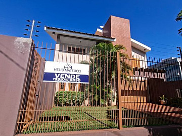 Sobrado de 265.00 m� �rea total, 4 quartos sendo uma su�te.