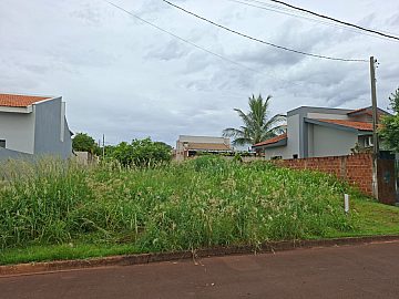 Terreno de 12.00 por 25,00 = 300,00m� Vila Real Palotina.